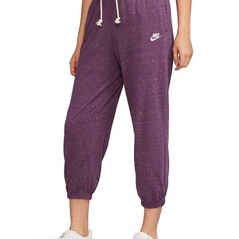 EUC - Nike Sportswear Gym Vintage Capris